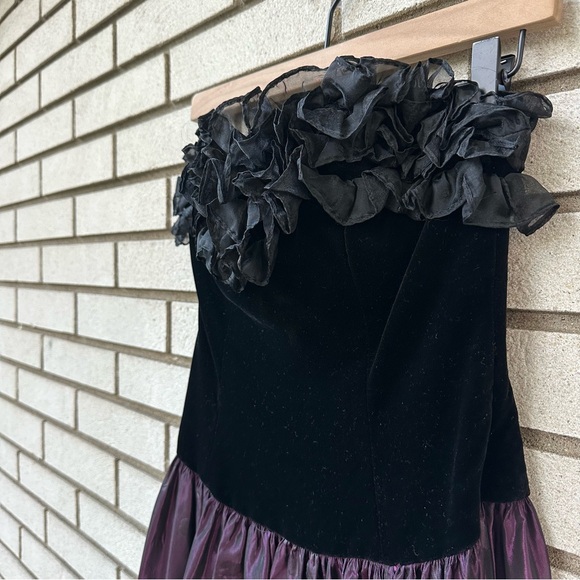 Vintage Laura Ashley Strapless Velvet Taffeta Gown Plum Black US10 - Picture 6 of 14